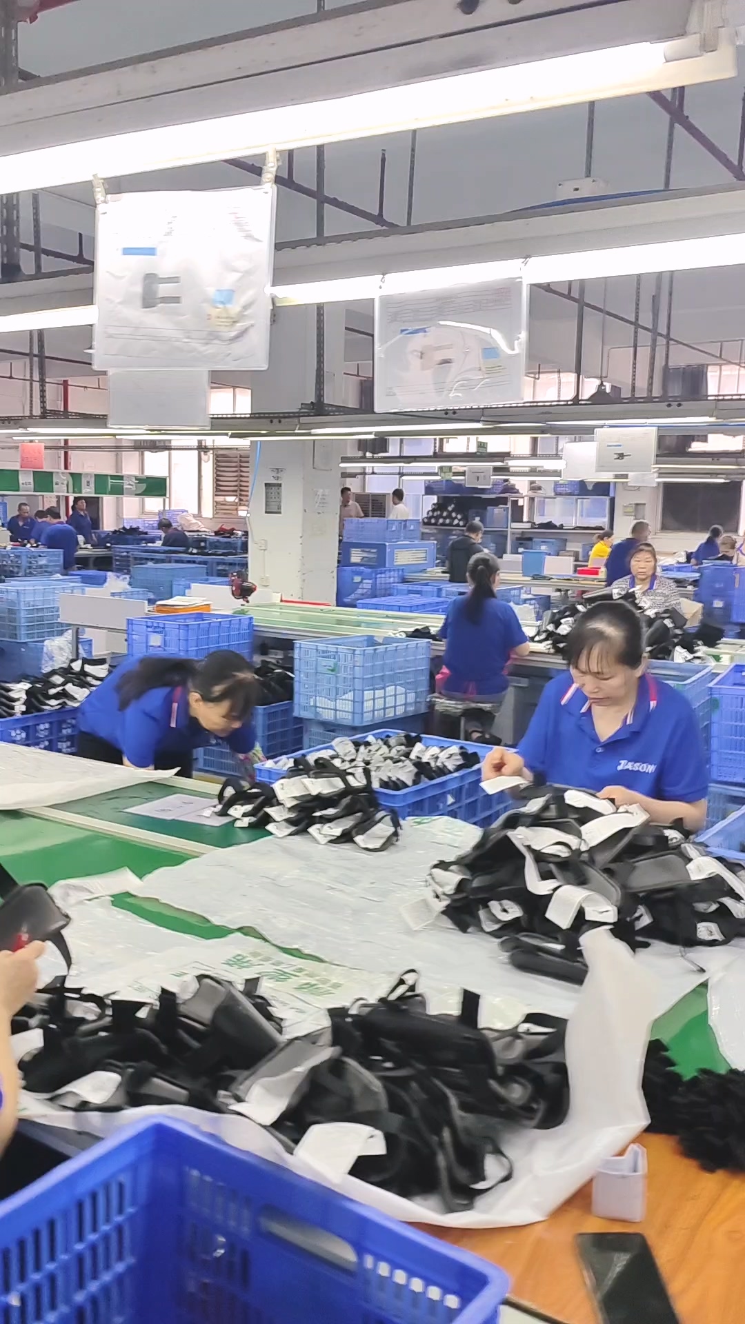 南宁服装车间降温实拍｜科瑞昌工业省电空调真实客户案例